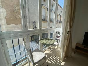 a view of a balcony with a table and chairs at Apartamentos Tartaneros 4 in Sanlúcar de Barrameda