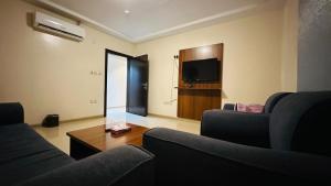 Μια τηλεόραση ή/και κέντρο ψυχαγωγίας στο Basma Residences-شقق البسمة +11 φωτογραφίες
