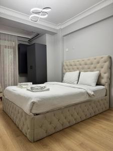 Postel nebo postele na pokoji v ubytování White Wonder Suites