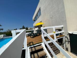 Bazén v ubytovaní Trulli in Martina Franca residence alebo v jeho blízkosti