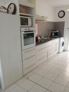 Dapur atau dapur kecil di Chez Lia