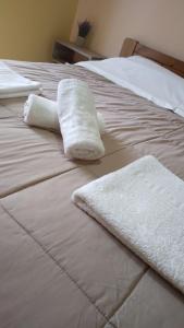 A bed or beds in a room at HOLIDAYS APARTMENT ΜΕΣΣΗΝΗ