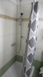 A bathroom at HOLIDAYS APARTMENT ΜΕΣΣΗΝΗ