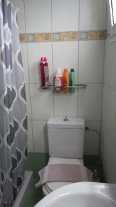 A bathroom at HOLIDAYS APARTMENT ΜΕΣΣΗΝΗ