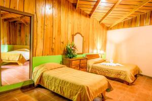 Postel nebo postele na pokoji v ubytování Hotel Cipreses