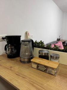 a kitchen counter with a blender on a counter top at Apartamento en Pereira - Pinares in Pereira