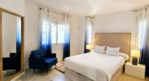 Postel nebo postele na pokoji v ubytování Los Naranjos close to Puerto Banus + 63 fotografií