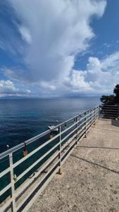 a view of the ocean from a pier at Seaside house in wilderness in Zastražišće