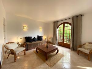 Χώρος καθιστικού στο Villa Roka
