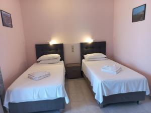 A bed or beds in a room at PORTO-FINO