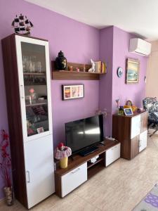 Televízia a/alebo spoločenská miestnosť v ubytovaní Apartamento Family