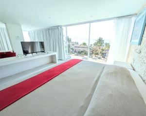 a large living room with a red and white carpet at We Hotel Acapulco in Acapulco