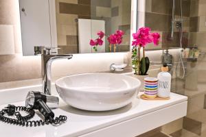 Luxury Studio - Sea View, Beach Access & Infinity Pool - Seven Palm Residences的一间浴室