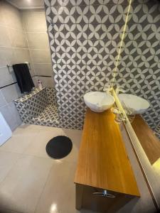 a bathroom with two sinks on a wooden counter at Residencias Tandil Centro con vistas - Pinto in Tandil +21 photos