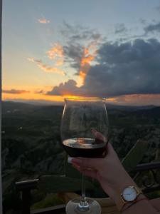 Východ nebo západ slunce při pohledu z bed and breakfast nebo okolí