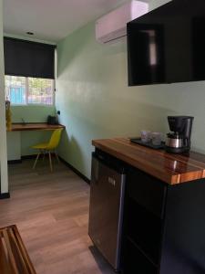 Kuchyň nebo kuchyňský kout v ubytování Parti Gras Hotel & Villas en Playa Potrero