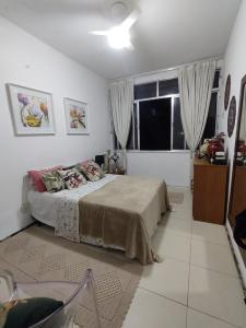 Postel nebo postele na pokoji v ubytování Best location in Ipanema RJ