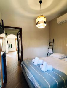 a bedroom with a bed with two pillows on it at Domus verde in Káto Dhiminión