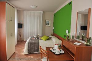 a bedroom with a bed and a green wall at Hotel Bellavista Meublè in Monte Isola