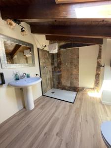 A bathroom at Ecolagar O Barqueiro