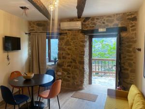 A television and/or entertainment centre at Ecolagar O Barqueiro