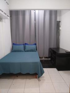 Una cama o camas en una habitación de Apartamento com vista incrível no Centro histórico do Rio 8 fotos más