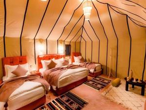 Postel nebo postele na pokoji v ubytování Expedition Luxury camp