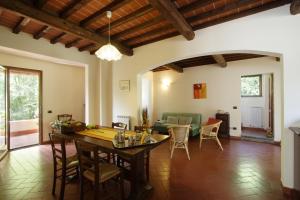 a living room with a table and a couch at Agriturismo La Serra in Cenaia