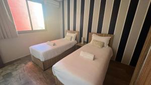 سرير أو أسرّة في غرفة في Appartement 3 vue sur mer
