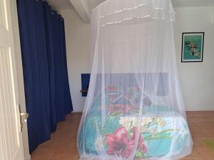 Lova arba lovos apgyvendinimo įstaigoje Studio Kerbignon, Piscine privée