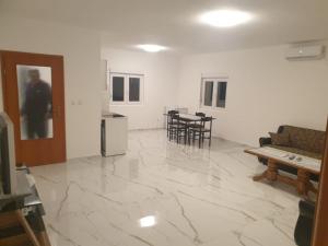 Fotografie z fotogalerie ubytování Apartmani Gusani v destinaci Radanovići