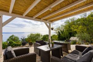 Fotografie z fotogalerie ubytování New Villa OLE, stone house, sea view, jacuzzi v destinaci Jesenice