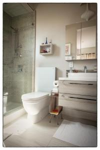 a bathroom with a toilet and a sink and a shower at Luxury Living in West Hollywood Modern 3BR Home w Pool & Hot tub in Los Angeles