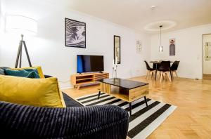 a living room with a couch and a table at SCANDiC-Apartment - Balkony & Garage, 3Z, 80m2 in Pforzheim