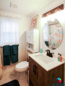 Koupelna v ubytování Cake By The Ocean Electric Recliners-Minutes From I-95 And Pembroke + 29 fotografií