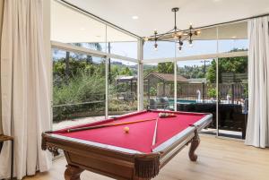 Τραπέζι μπιλιάρδου στο Modern pool home 13 mi from Disney sleeps 12