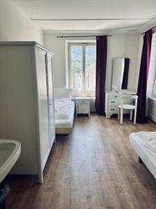 Postel nebo postele na pokoji v ubytování Hotel Rebstock Meiringen