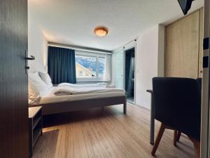 Postel nebo postele na pokoji v ubytování Hotel Rebstock Meiringen