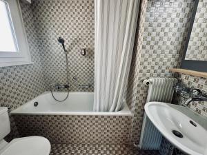 Koupelna v ubytování Hotel Rebstock Meiringen
