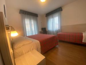 Postel nebo postele na pokoji v ubytování Hotel International