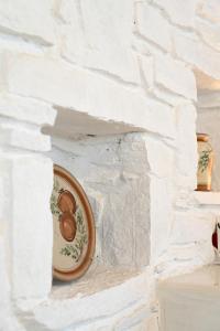 a plate in a stone wall at Cycladic Cottage II in Kanala