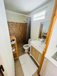 Koupelna v ubytování Fare Hitimoana + 37 fotografií