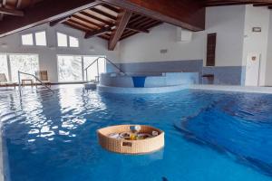 Bazén v ubytování Gaarten Hotel Benessere Spa by Kleos Group Collection nebo v jeho okolí