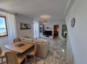 TV a/nebo společenská místnost v ubytování Villa Ana Apartments