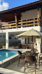 Swimmingpoolen hos eller tæt på Casa de Praia em Lucena Pb no condomínio