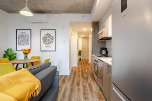 a living room with a couch and a table at Modern 1BR in downtown in Montréal