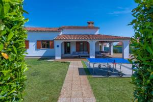 Κήπος έξω από το Villa Melody