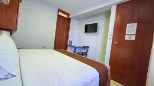 Postel nebo postele na pokoji v ubytování Retama Hotel Tacna