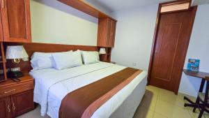 Postel nebo postele na pokoji v ubytování Retama Hotel Tacna