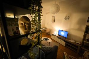 TV a/nebo společenská místnost v ubytování L&B Studio Apartment